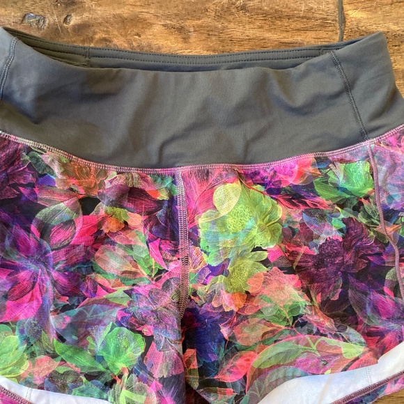 Lululemon Speed Up LR Lined Short Vivid Floral Tone Multi Size 2 - Picture 4 of 10